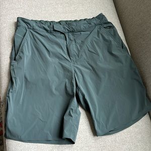 Mens Lululemon teal/gray shorts size 40